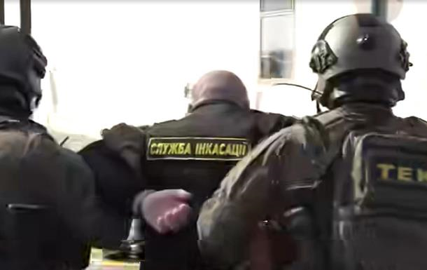 Інкасатор Ощадбанку про затримання в Угорщині: 28 годин у кайданках