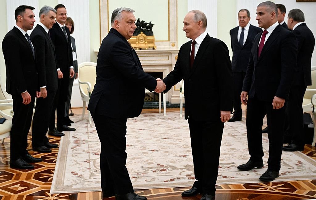 Орбан пояснив свою пропозицію бути “мишею” Путіна