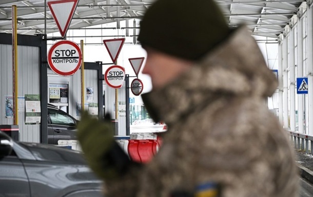 Продовжено обмеження руху через пункт пропуску на кордоні з Румунією