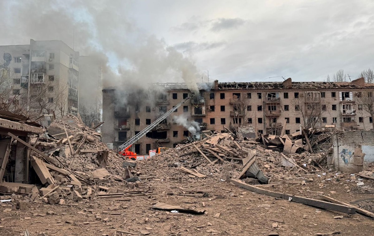 РФ  вдарила ФАБ-1500 по Словʼянську: зруйнована історична памʼятка