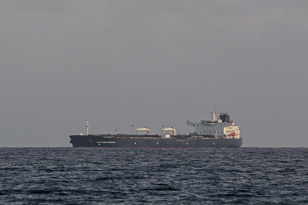 Російський фрегат провів “тіньові” танкери через Ла-Манш